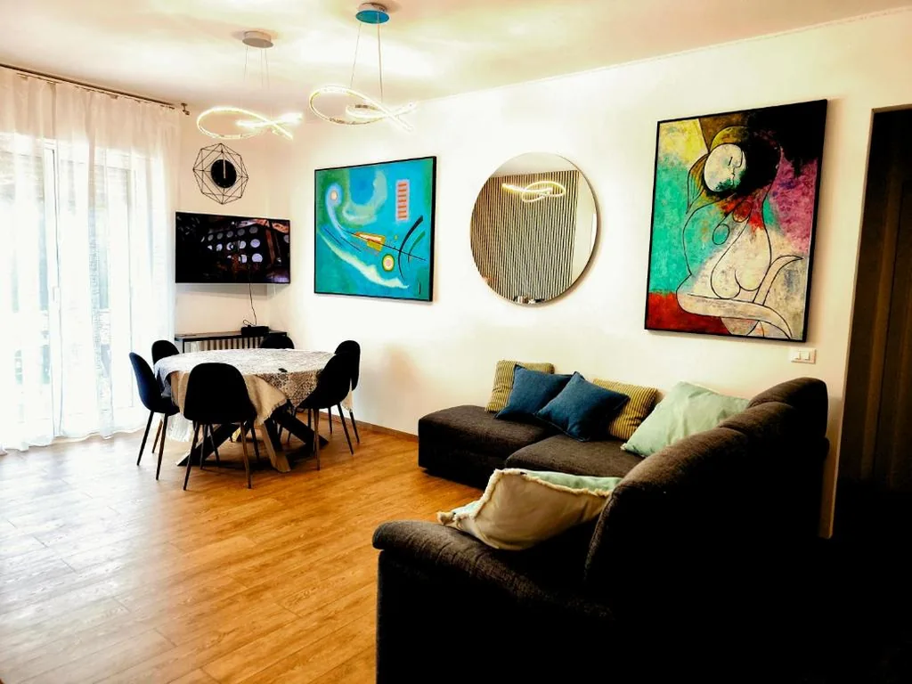 Appartamento “Laghetto 1” con tre camere e bagni privati cucina in condivisione — foto 5