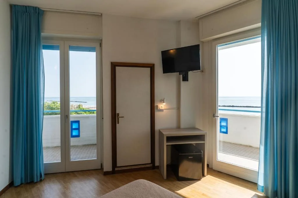 Deluxe Double Room with Sea View — Hotel Concord