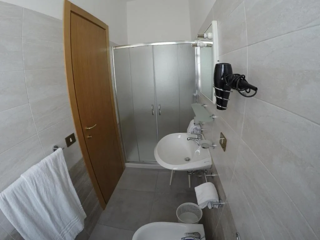 Camera Deluxe Matrimoniale/Doppia con Letti Singoli — Albergo Esperia