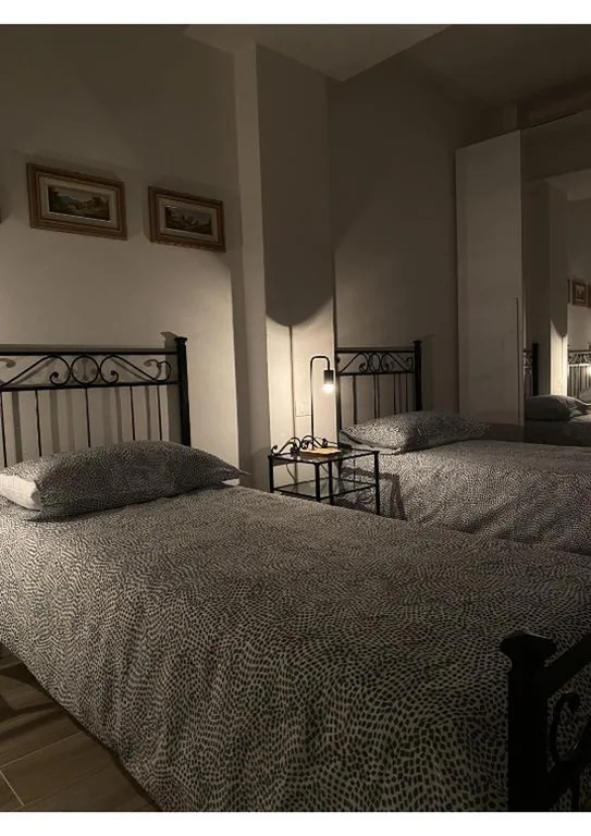 Camera Doppia con Letti Singoli con Bagno Privato Esterno — Casa Del Portico
