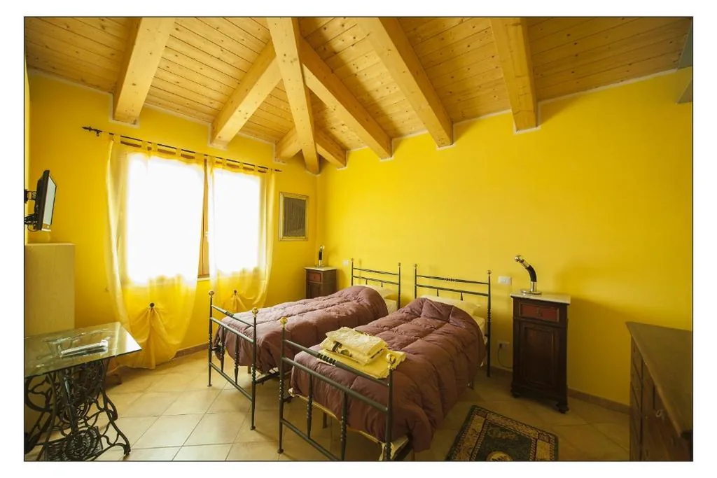 Camera Doppia con Letti Singoli con Vista Giardino — Bed & Breakfast Montesterlino