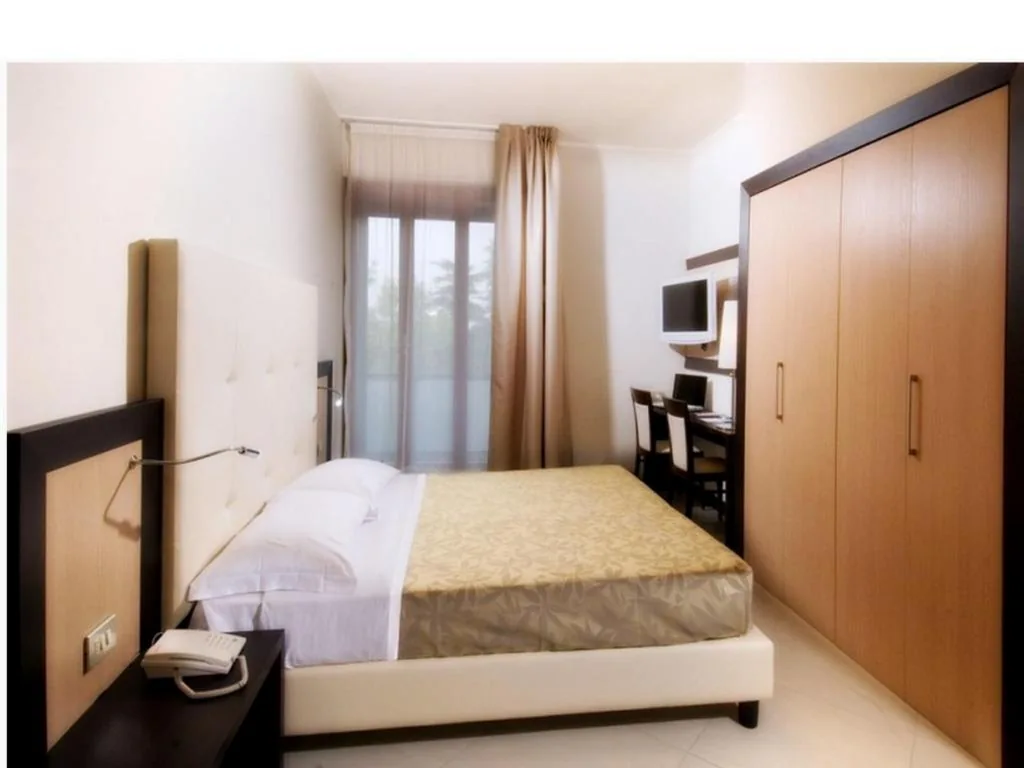 Camera Economy Matrimoniale/Doppia con Letti Singoli — Suite Hotel Elite