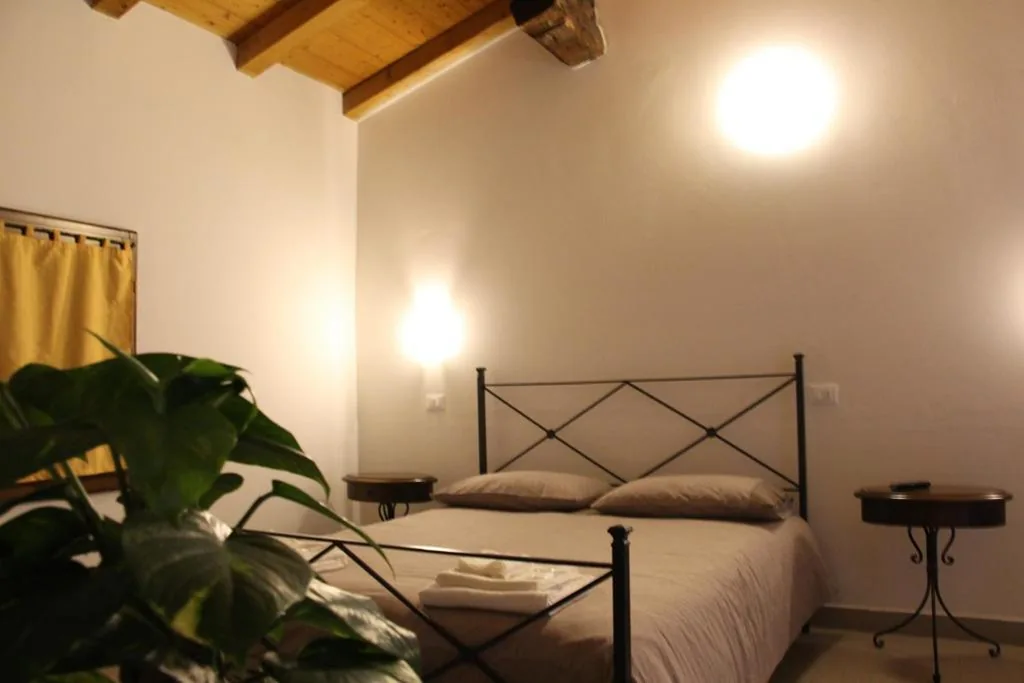 Camera Familiare con Bagno in Comune — La Barchessa Country House