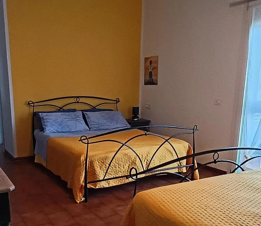 Family Room with Balcony — Casa Vintago b&b
