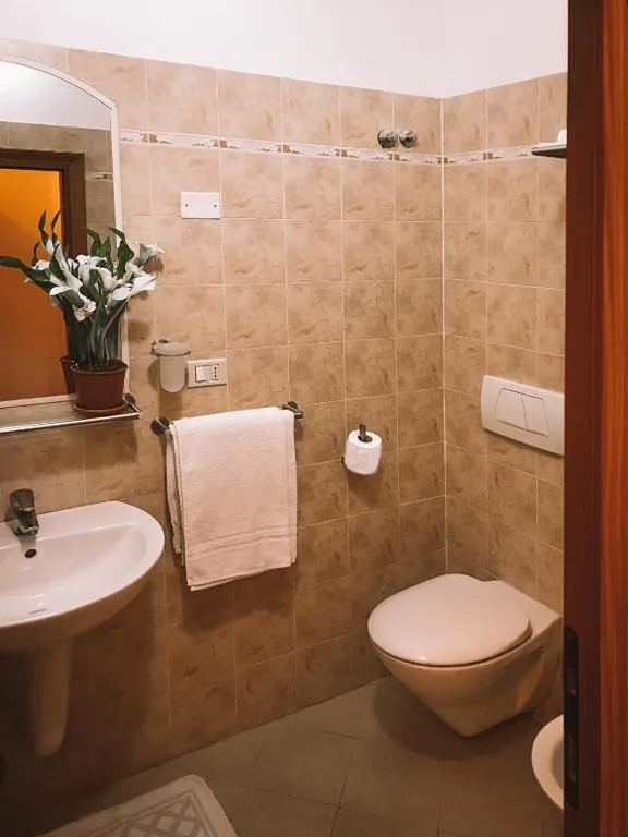 Camera Familiare con Balcone — HOTEL ROMANTICA