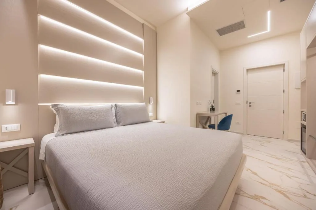 Camera King Deluxe — Imperiale Station Suite