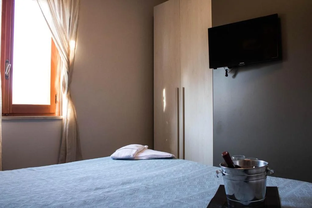 Double Room (1 Adult) — Le Querce Hotel