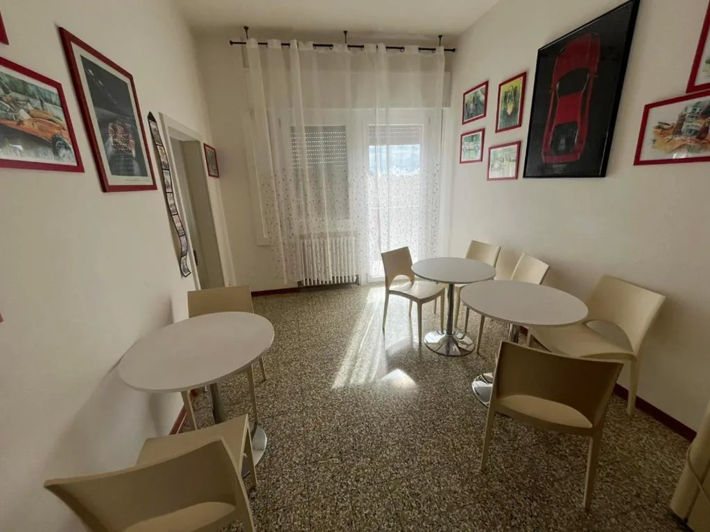Camera Matrimoniale con Bagno in Comune — Affittacamere Mark