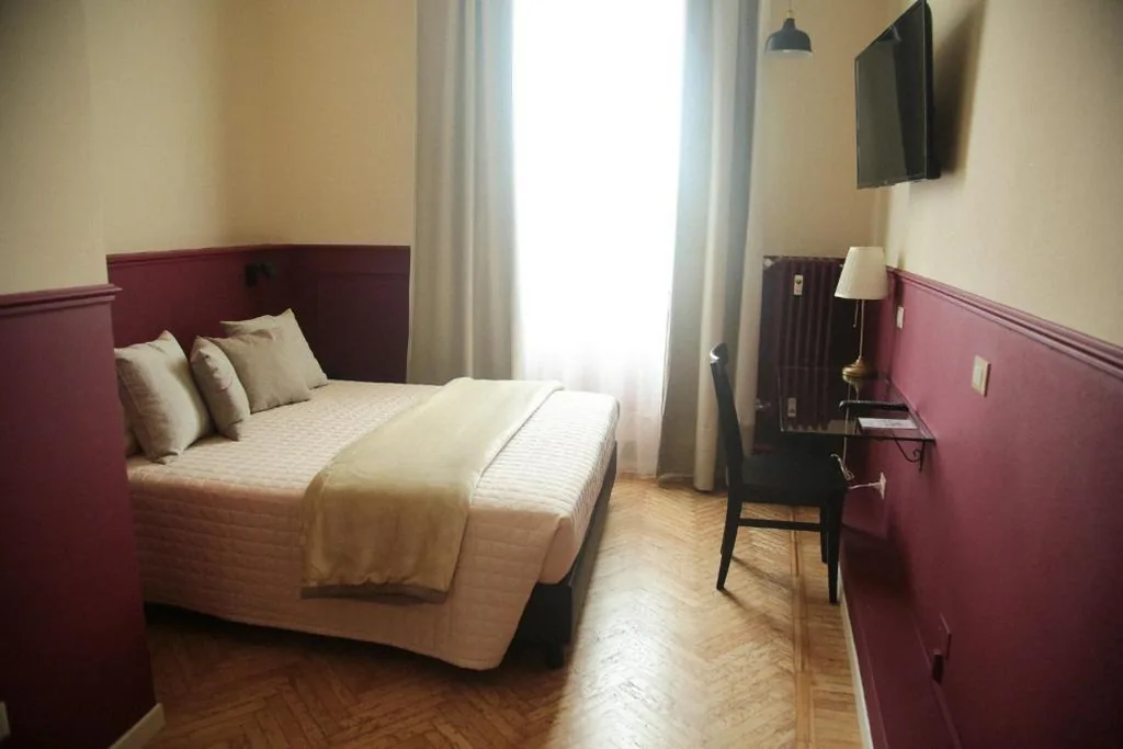 Camera Matrimoniale con Bagno Privato — Albergo Garisenda con terrazza panoramica sulle Due Torri