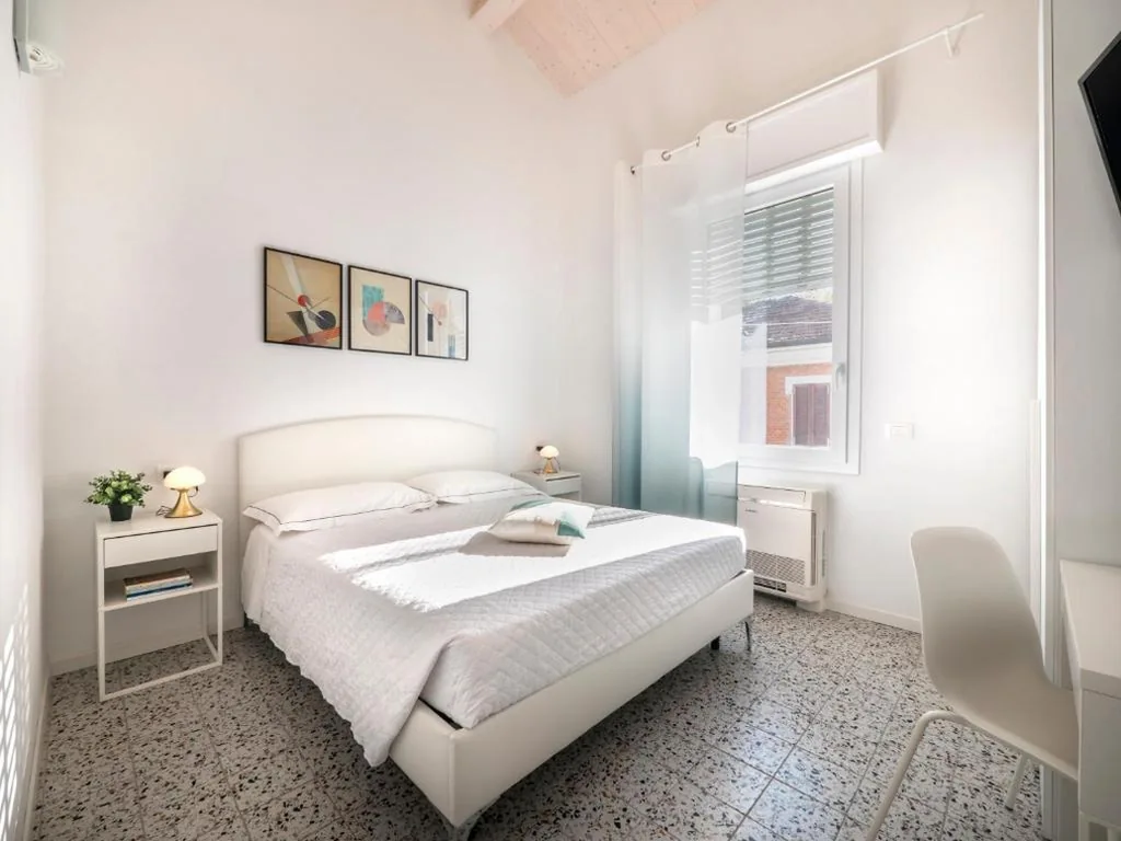 Camera Matrimoniale con Bagno Privato Esterno — Zuara9Room Rimini