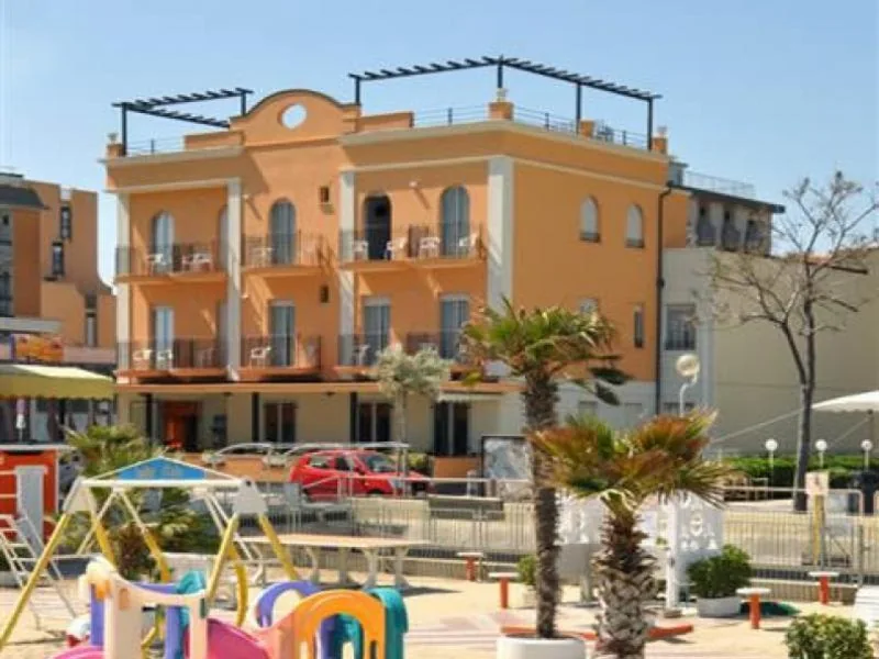 Camera Matrimoniale con Balcone e Vista Mare — Hotel Holiday Beach