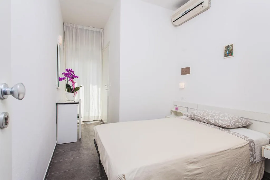 Double Room with Balcony - Single Use — Hotel Eugenio