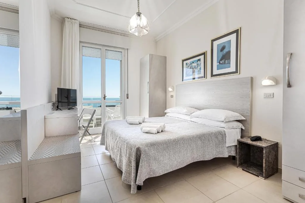 Double Room with Sea View — Hotel Caesar