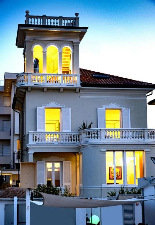 Camera Matrimoniale Deluxe con Balcone e Vista Mare — Villa La Torretta Luxury B&B – Adults Only –