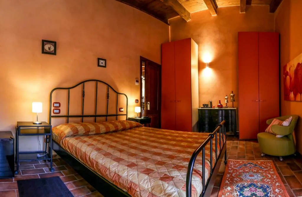 Deluxe Double Room with Shower — La Puraza Comfort Rooms