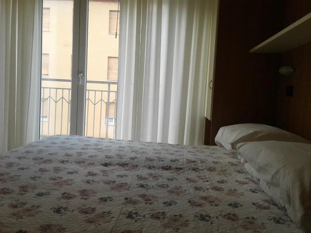 Camera Matrimoniale/Doppia con Letti Singoli — Albergo Moderna