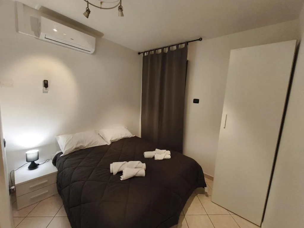 Double or Twin Room with Shared Bathroom — Atmosphere Guest House Rubiera
