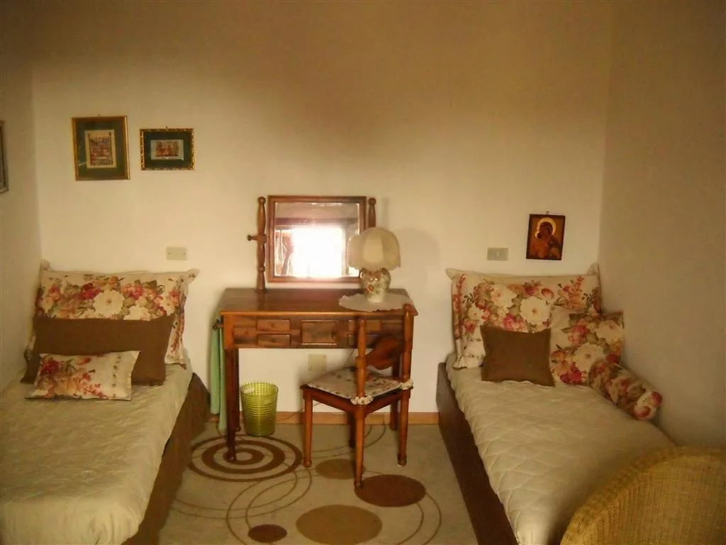 Camera Matrimoniale/Doppia con Letti Singoli con Bagno in Comune — B&B ANNA