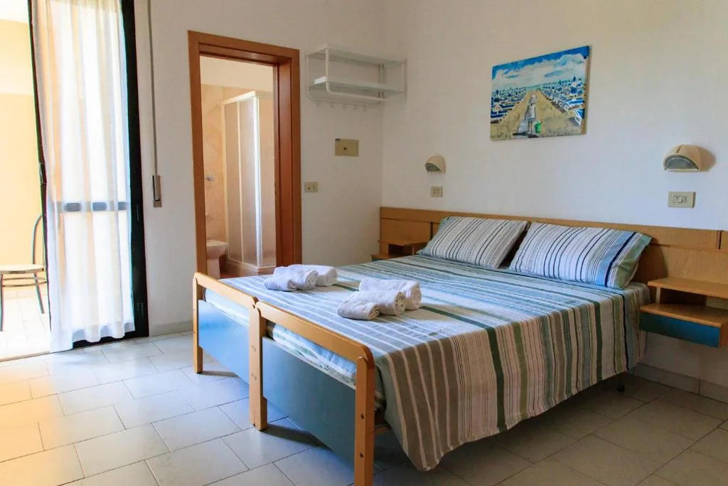 Camera Matrimoniale/Doppia con Letti Singoli con Bagno Privato — Hotel Riziana