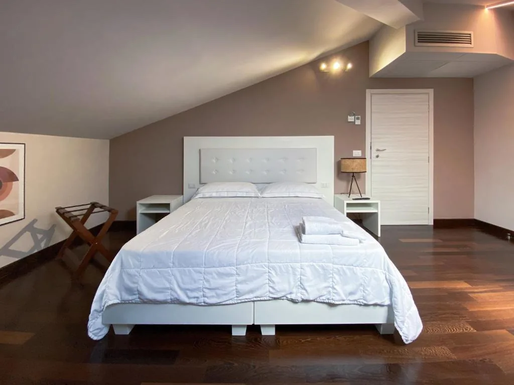 Double or Twin Room with Private Bathroom — Le Stanze di Gianmarmo – Via di Mezzo