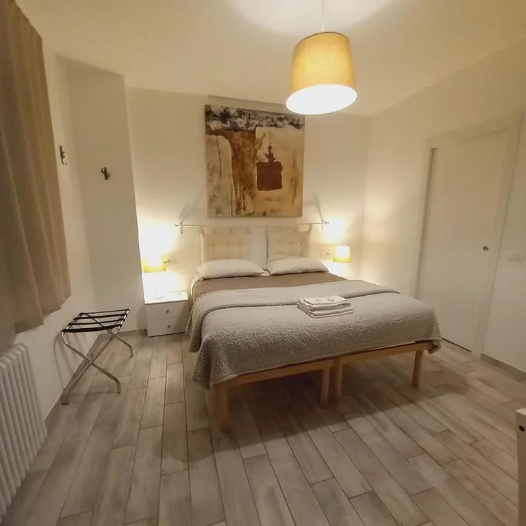 Camera Matrimoniale/Doppia con Letti Singoli con Bagno Privato — Montevecchi13