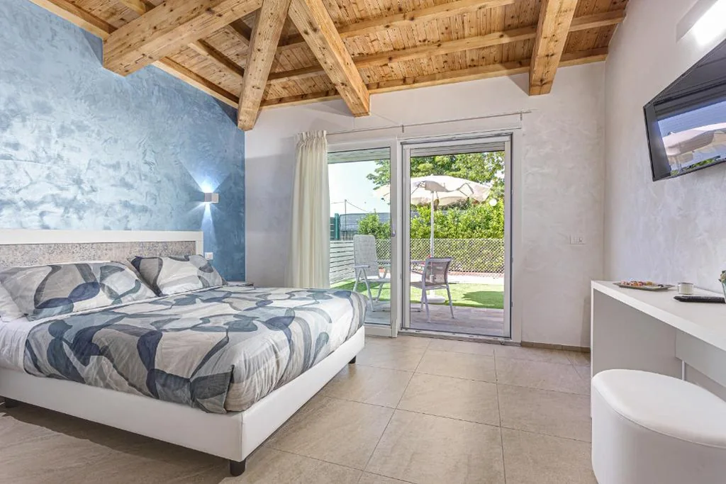 Double or Twin Room with Terrace — I Delfini – Natural B&B