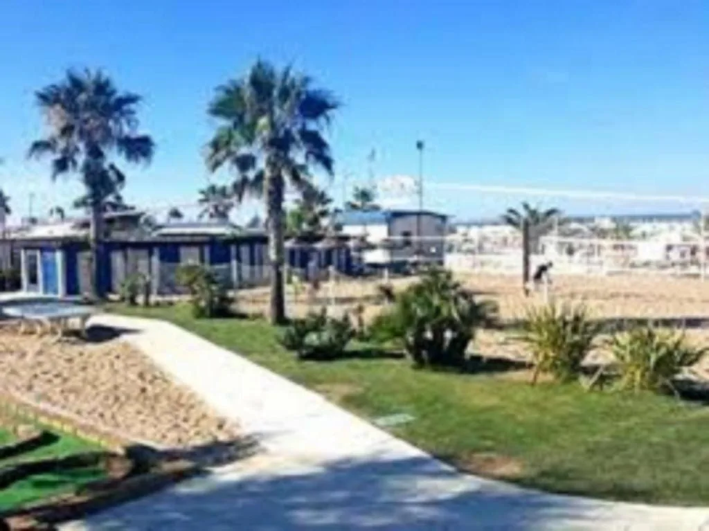 Camera Matrimoniale Standard con Balcone e Accesso Spiaggia — Hotel Alessi** Rimini