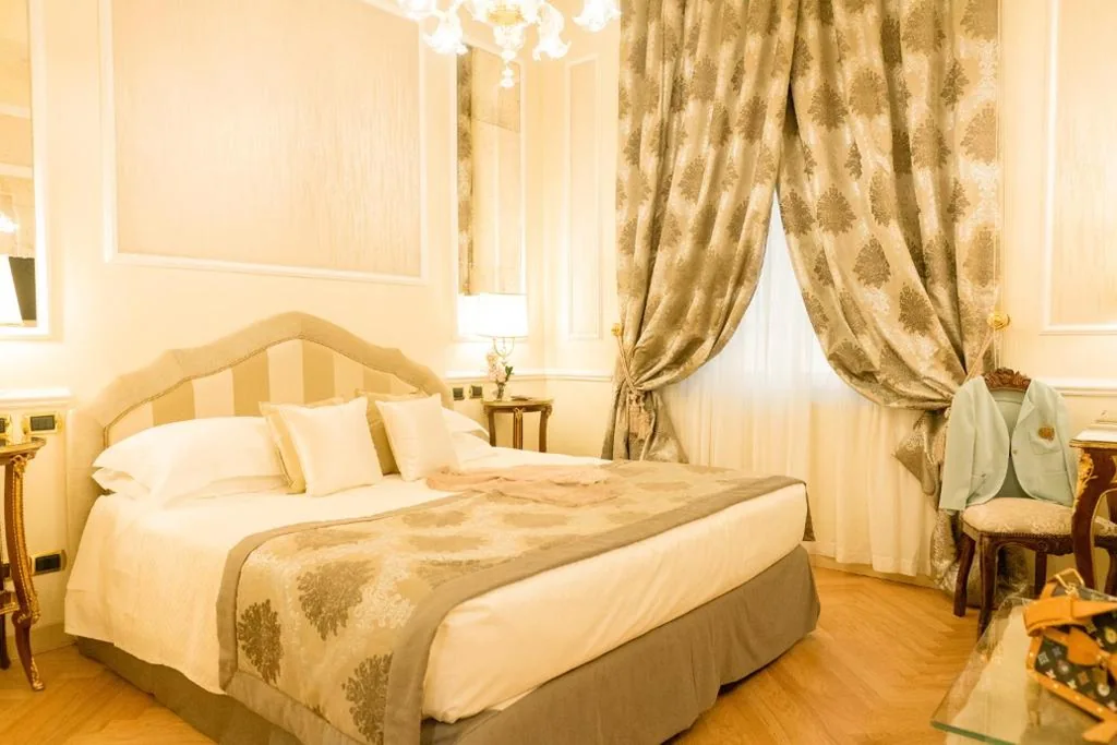 Camera Matrimoniale Superior — Grand Hotel Majestic gia’ Baglioni