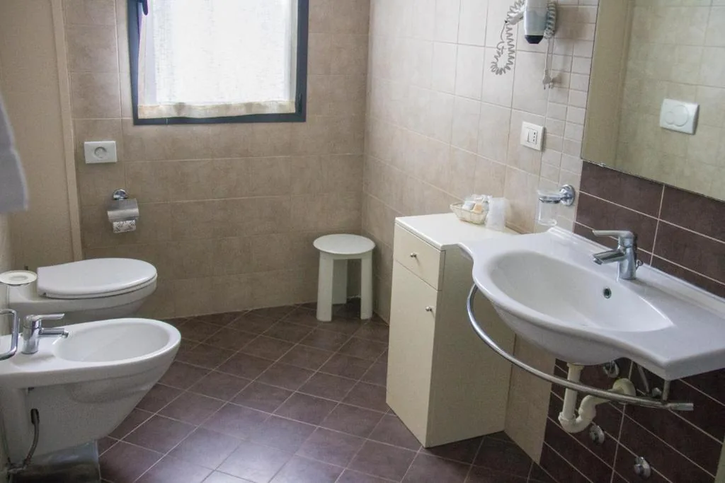Superior Double Room — Renzo Hotel