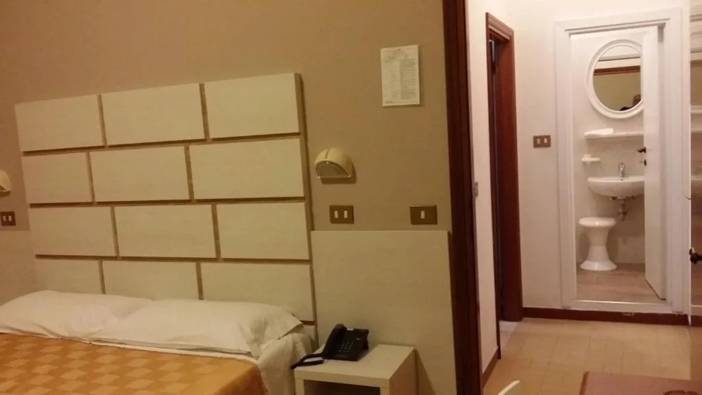 Camera Quadrupla Classic con Balcone — Hotel La Falena