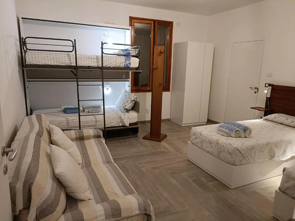 Camera Quadrupla con Bagno Privato Esterno — B&B Zvana’s – Da Giovanna