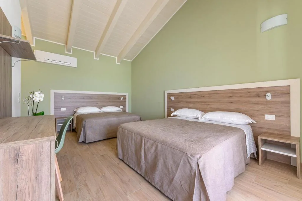 Quadruple Room with Private Bathroom — Terra Fina