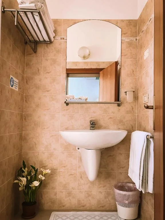 Camera Quadrupla con Balcone — HOTEL ROMANTICA