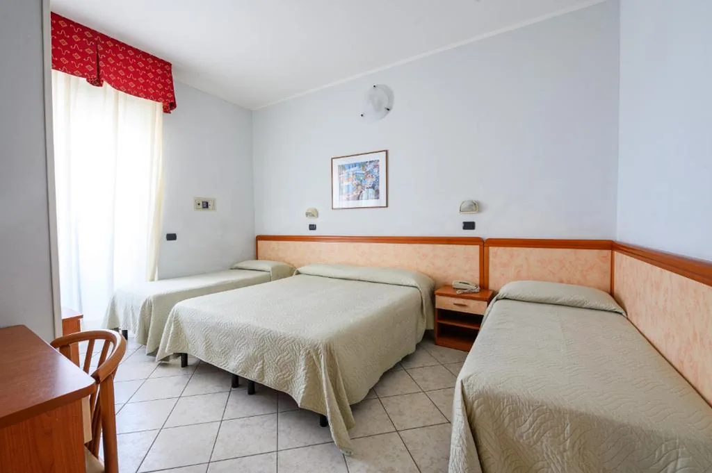 Camera Quadrupla — Hotel de Paris