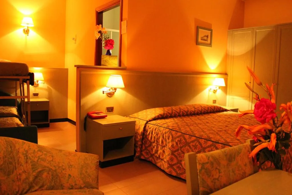 Camera Quadrupla Standard — Hotel Sporting