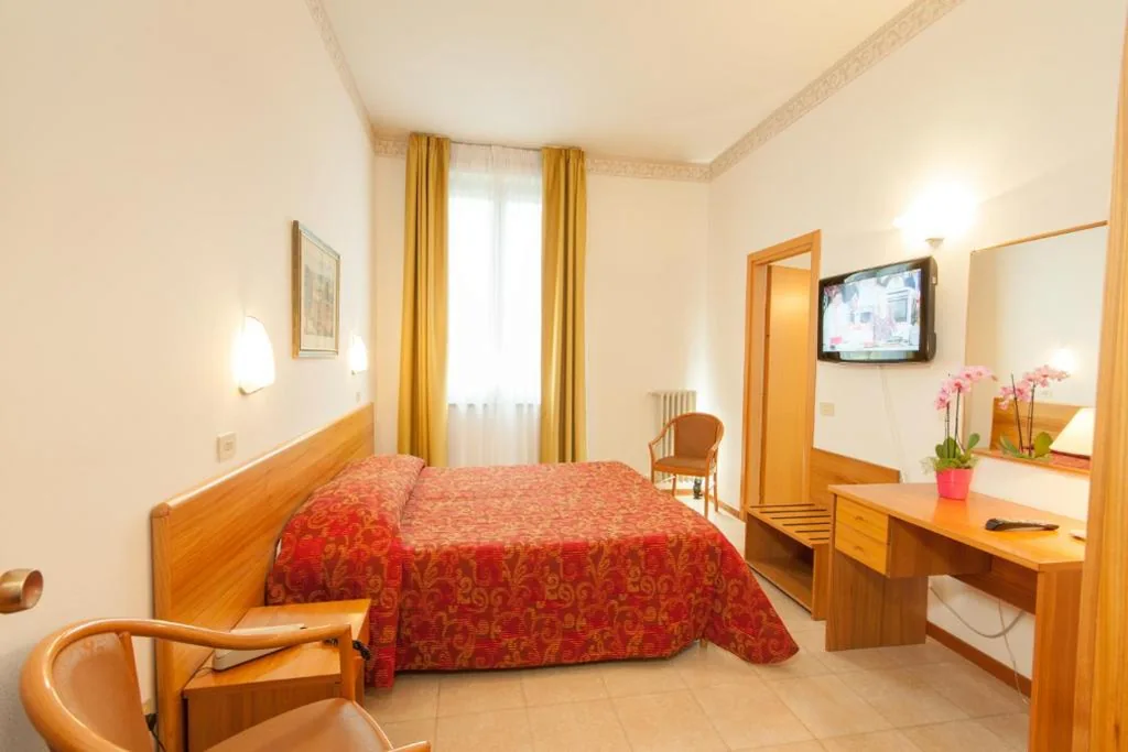 Large Single Room — Albergo Vittoria