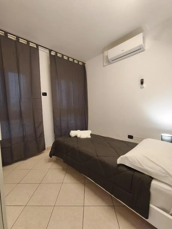 Single Room with Shared Bathroom — Atmosphere Guest House Rubiera