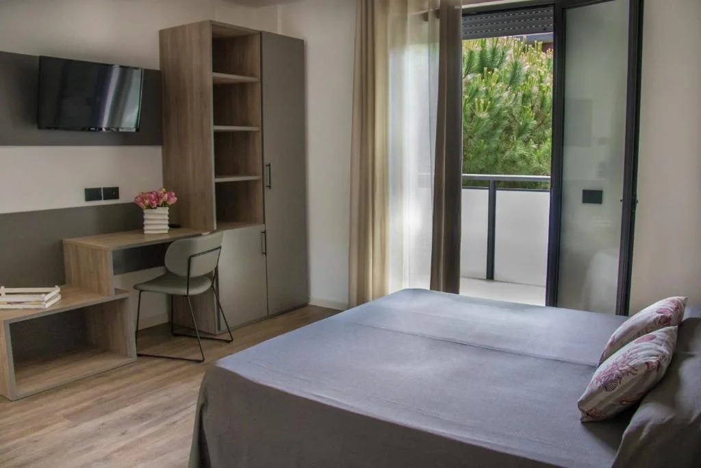 Standard Double or Twin Room with Balcony — Renzo Hotel