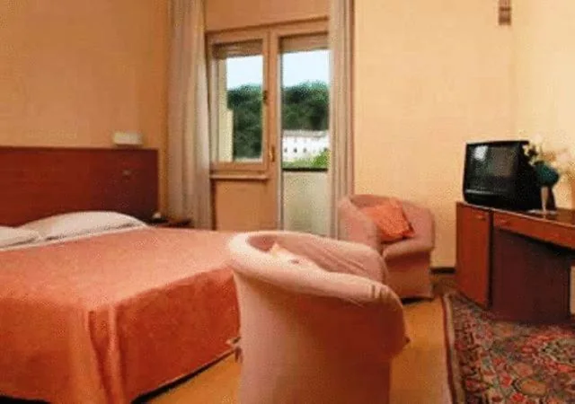 Camera Superior Matrimoniale/Doppia con Letti Singoli — Hotel Ducale