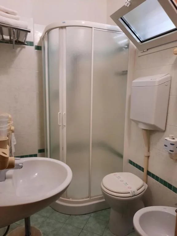 Basic Triple Room — Hotel Ambra