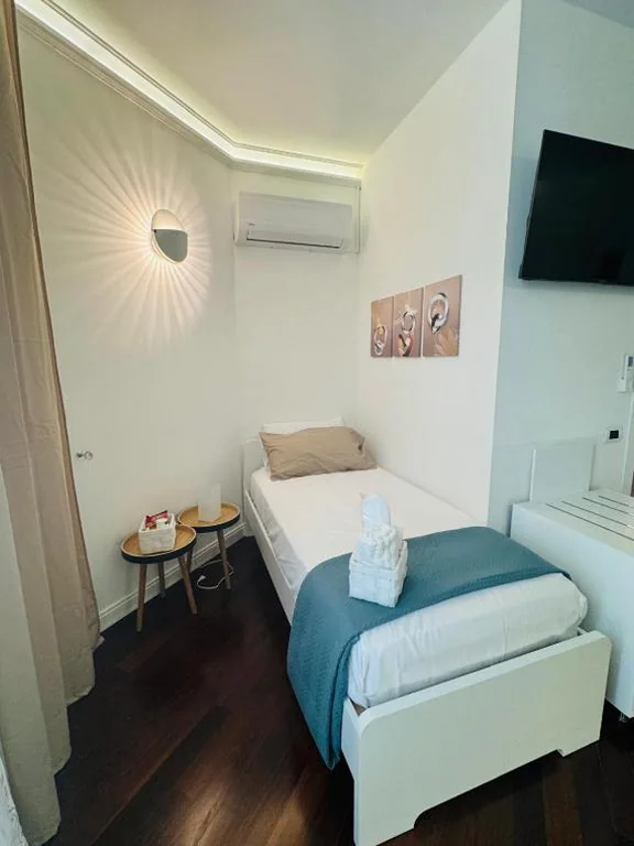 Camera Tripla con Bagno Privato — B&B Amo’