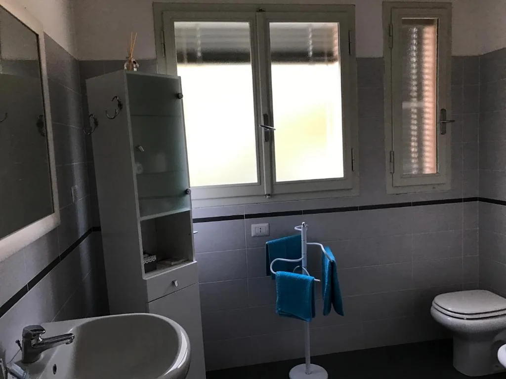 Camera Tripla con Bagno Privato Esterno — Affittacamere Le Rose