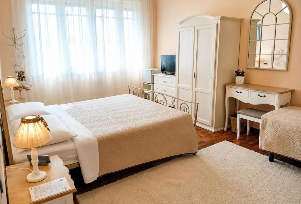 Triple Room with Balcony — Villa Bruna