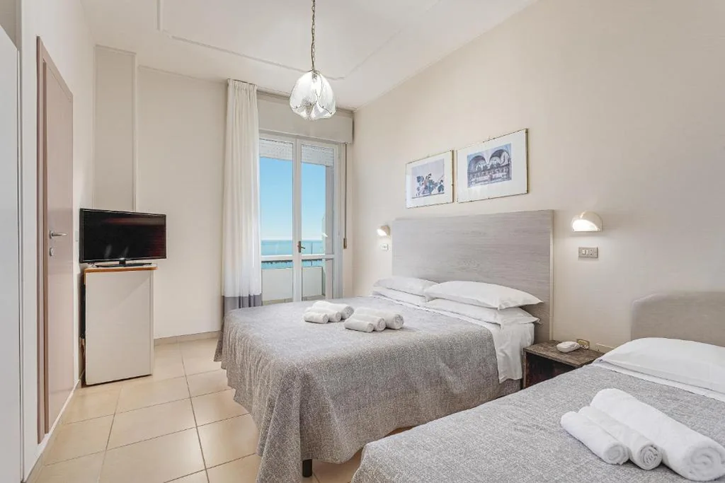Triple Room with Sea View — Hotel Caesar