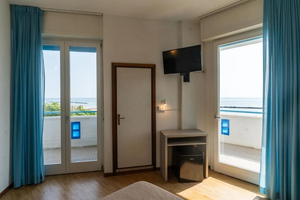 Deluxe Triple Room with Sea View — Hotel Concord