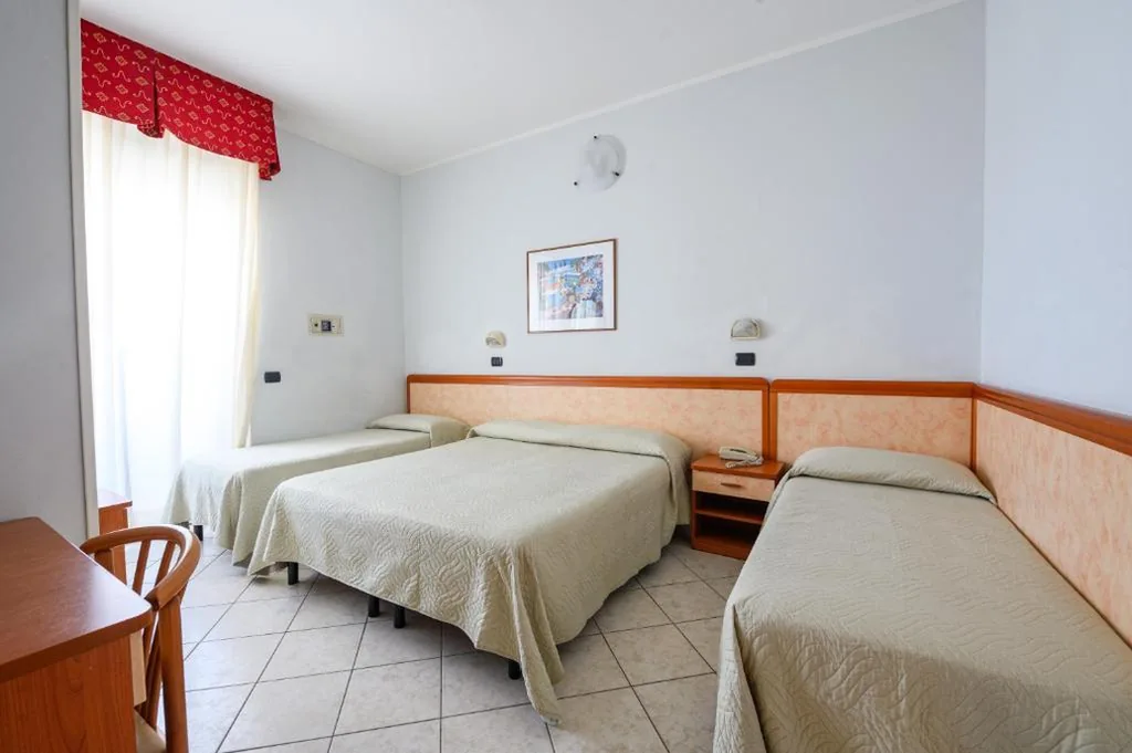 Camera Tripla — Hotel de Paris