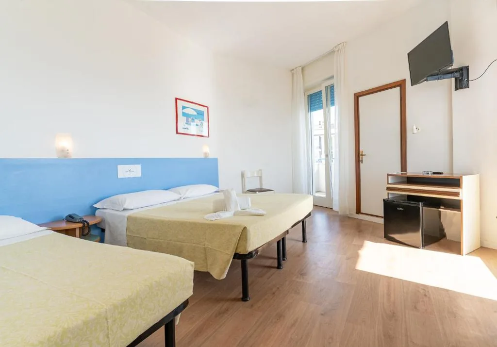 Standard Triple Room with Sea View — Hotel Concord