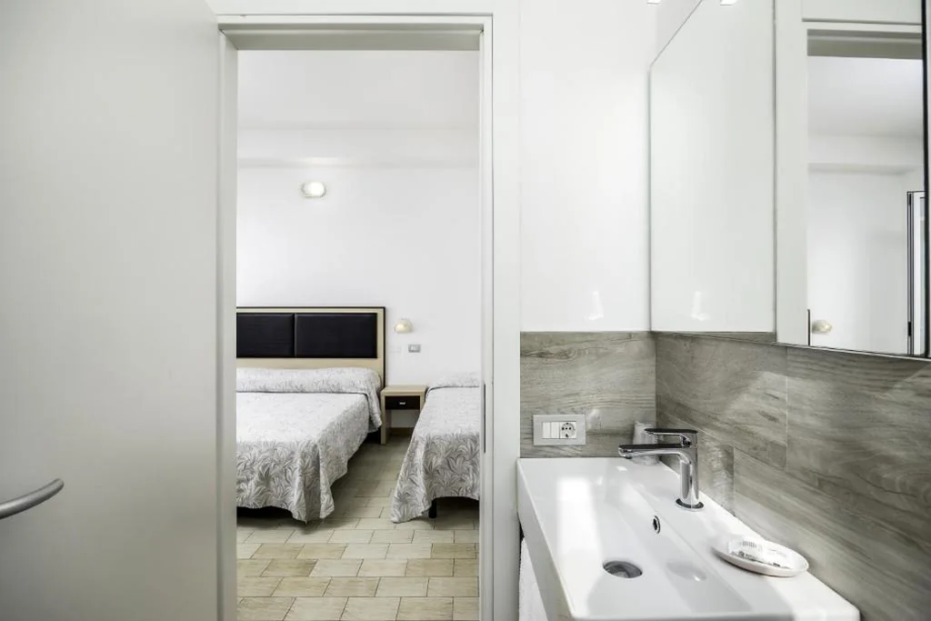 Standard Triple Room with Sea View — Hotel Marco