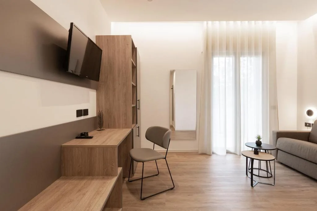 Deluxe Junior Suite — Renzo Hotel