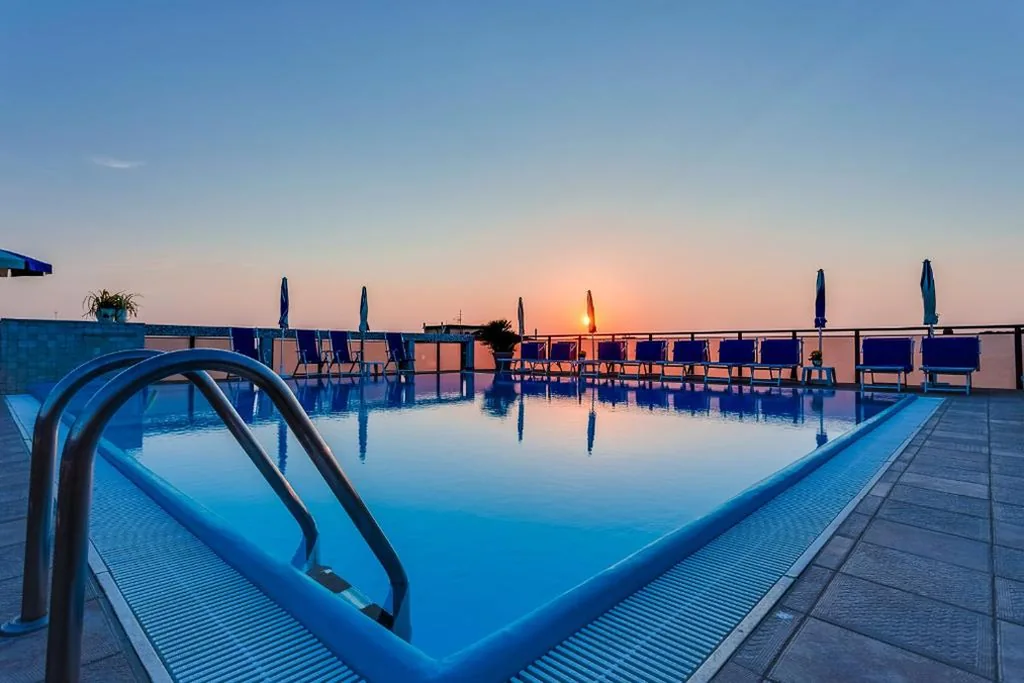 Renzo Hotel — foto 4